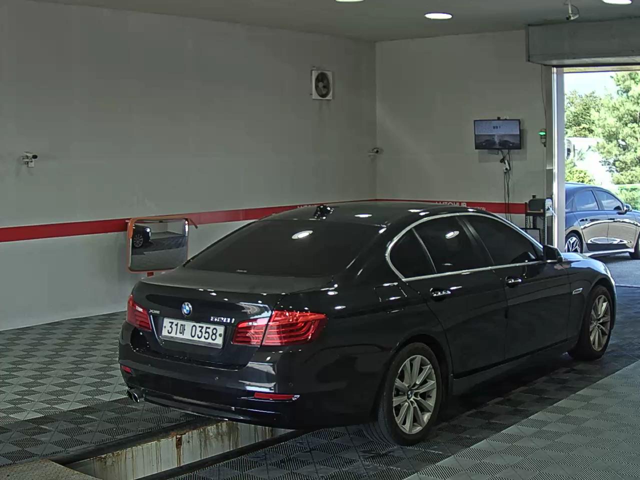 بي إم دبليو 5 Series (6Th Gen) 528I إكس درايف 2015 528i
