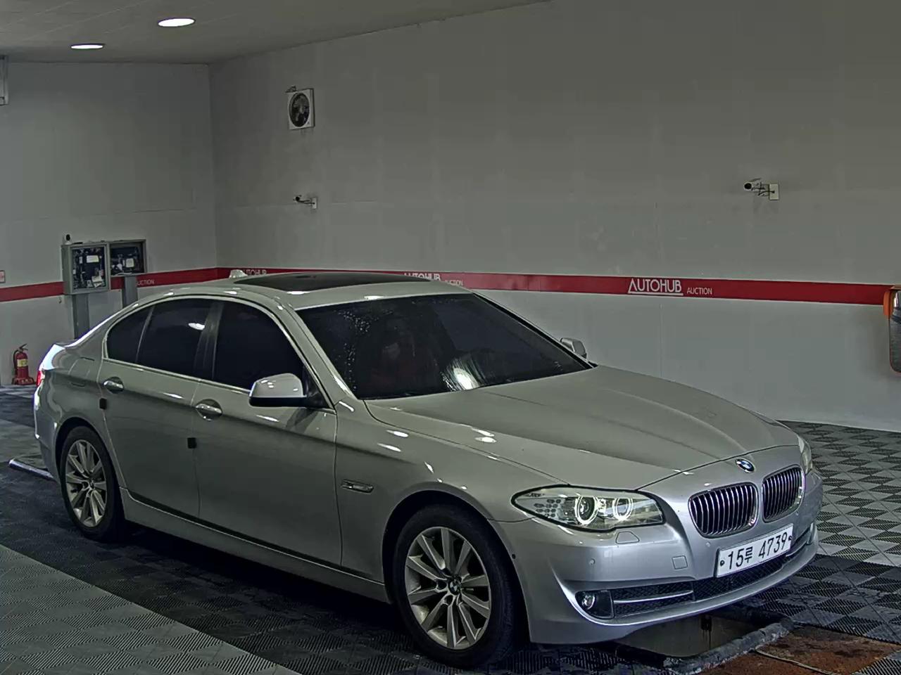 بي إم دبليو 5 Series (6Th Gen) 528I 2011 528i