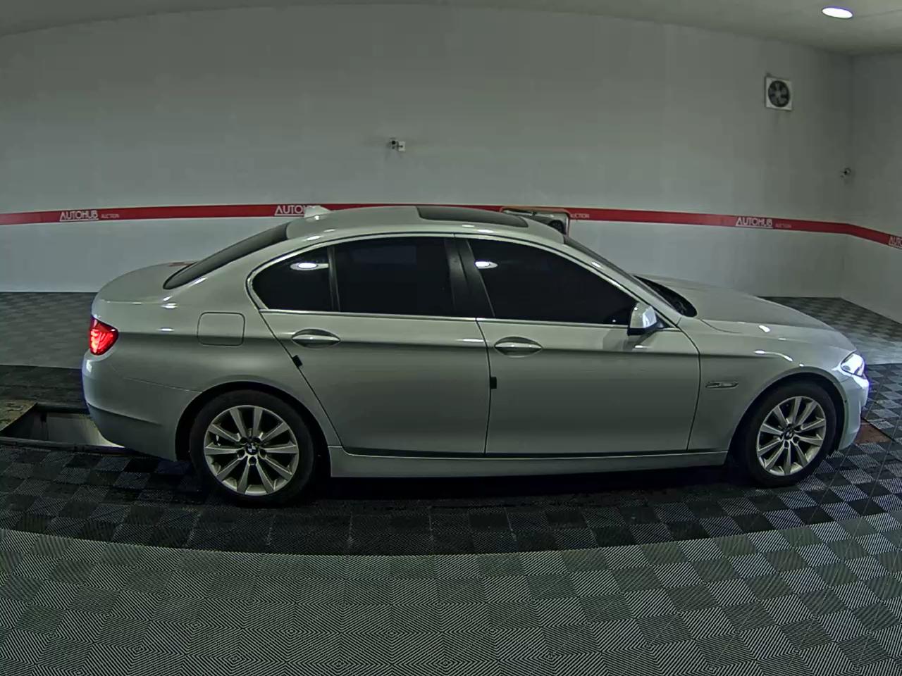 بي إم دبليو 5 Series (6Th Gen) 528I 2011 528i