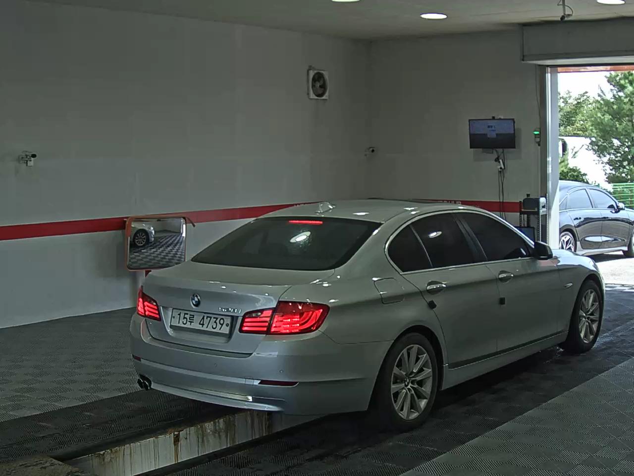 بي إم دبليو 5 Series (6Th Gen) 528I 2011 528i