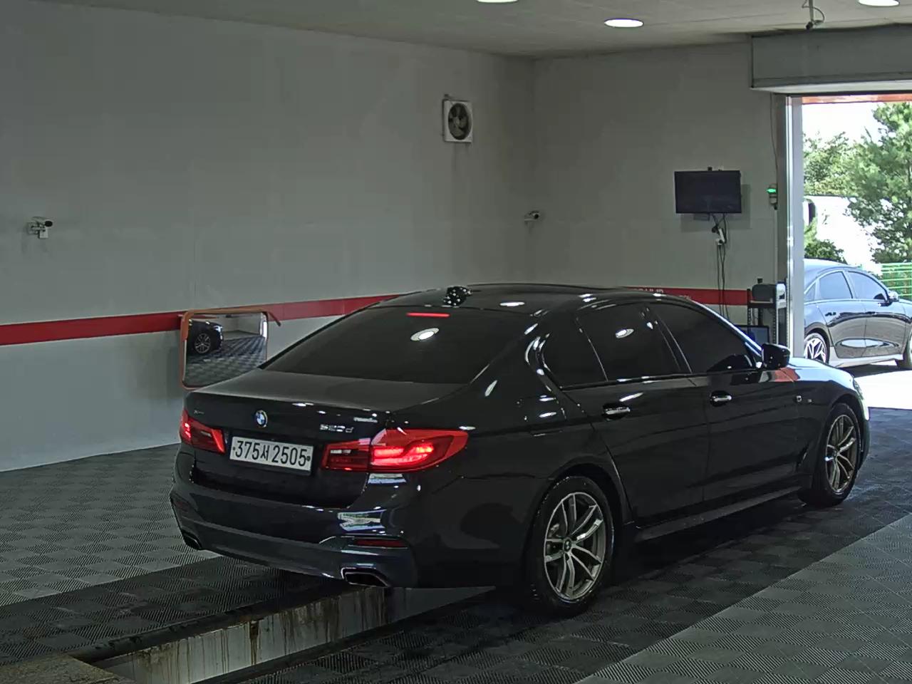بي إم دبليو 5 Series (7Th Gen) 520D إكس درايف M Sport Pack بلس 2017 SPORT PLUS