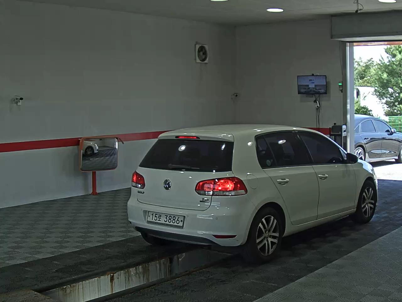 فولكس فاجن جولف (6Th Gen) 1.6 TDI Bluemotion 2012
