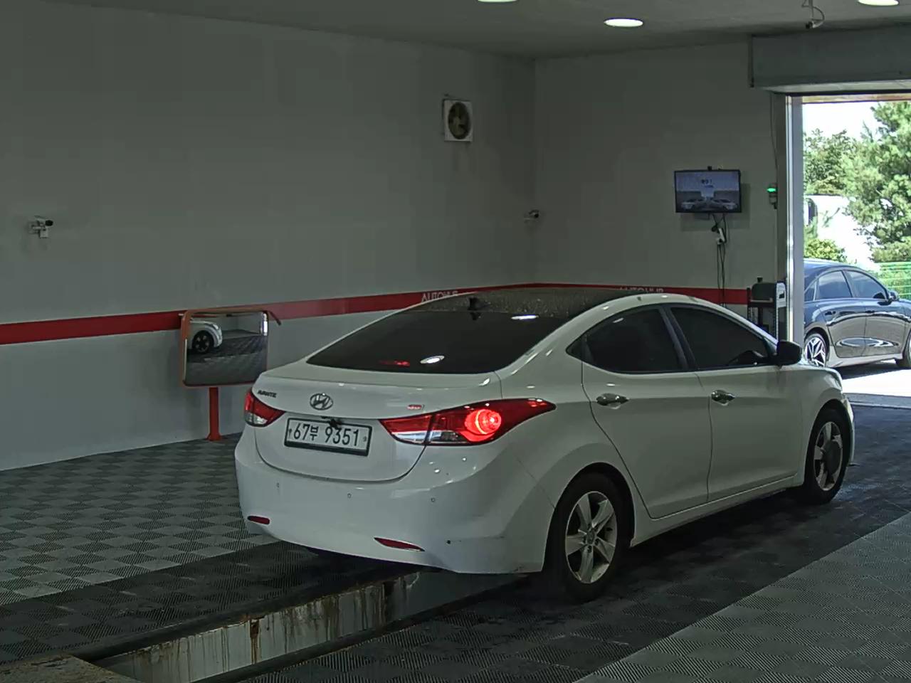 هيونداي أفانتي 2013 MODERN