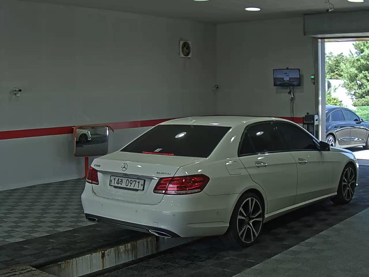مرسيدس بنز E Class (4Th Gen) E220 Cdi Bluetec Avantgarde Sport 2016 SPORT