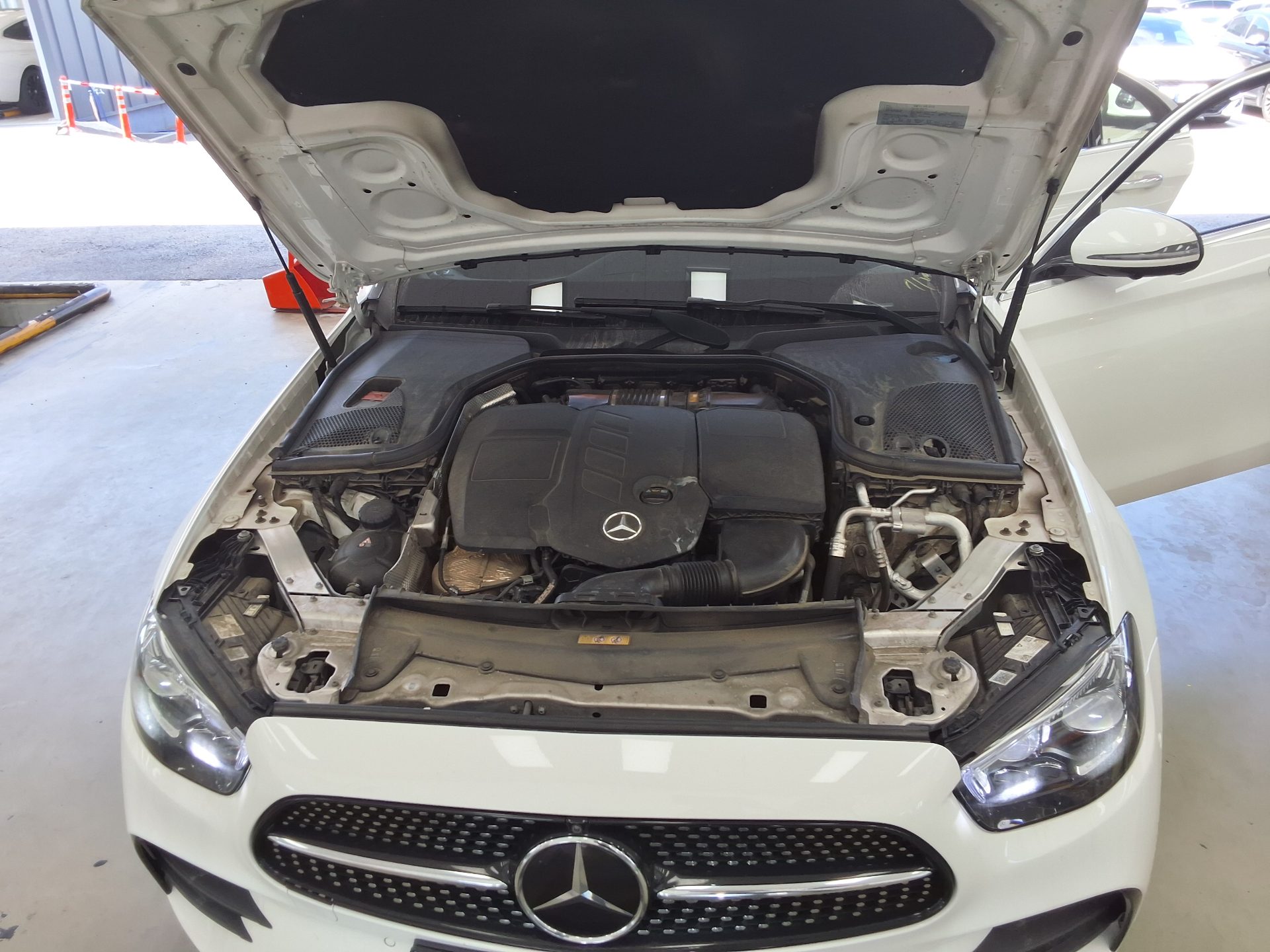 مرسيدس بنز E Class (5Th Gen) E220D فورماتيك AMG Line 2021 E220d 4MATIC LINE