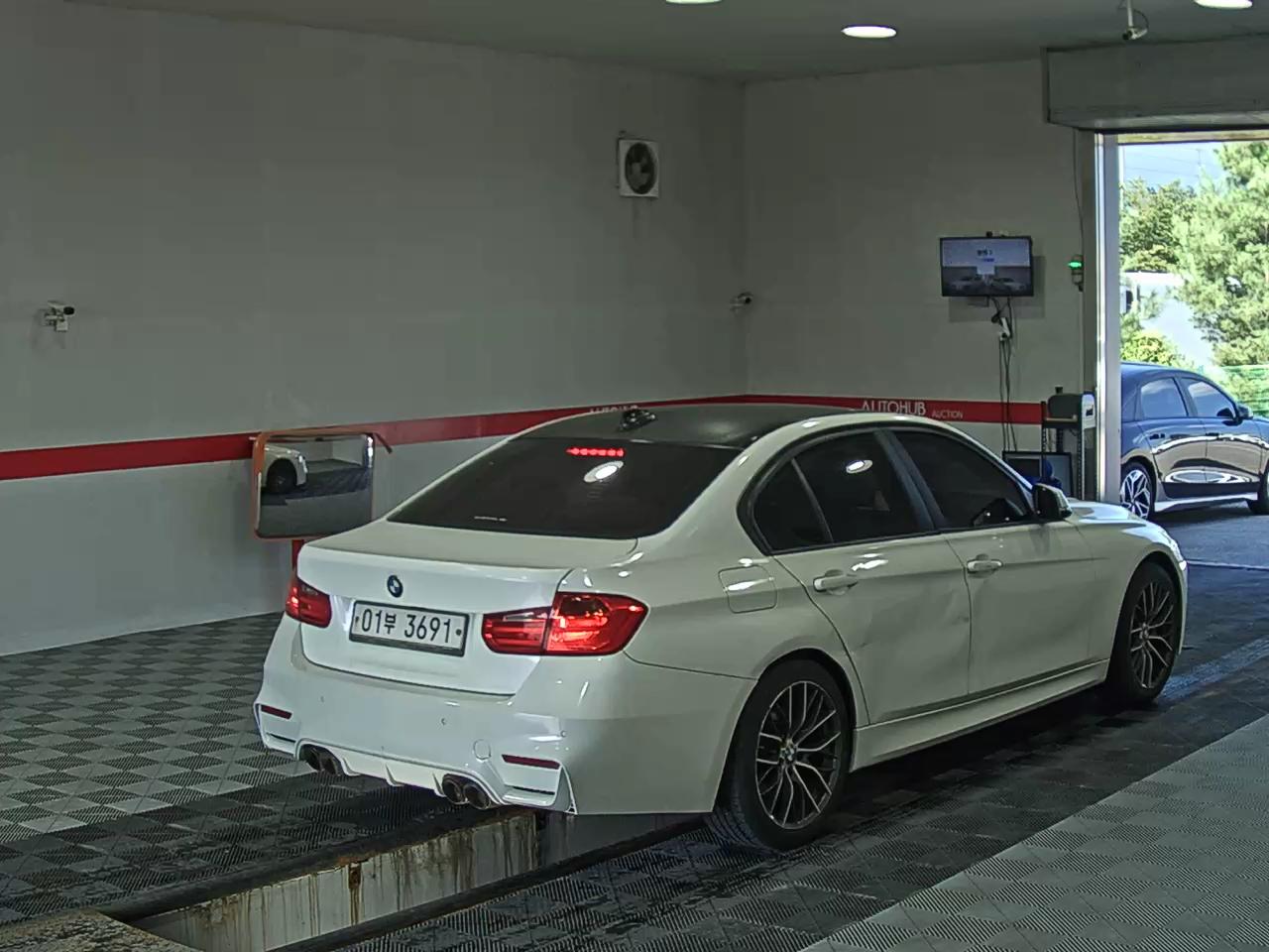 بي إم دبليو 3 Series (6Th Gen) 320D 2015 320d