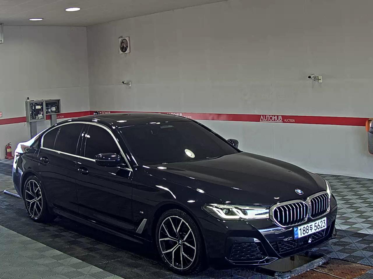 بي إم دبليو 5 Series (7Th Gen) 530I M Sport Pack 2021 SPORT