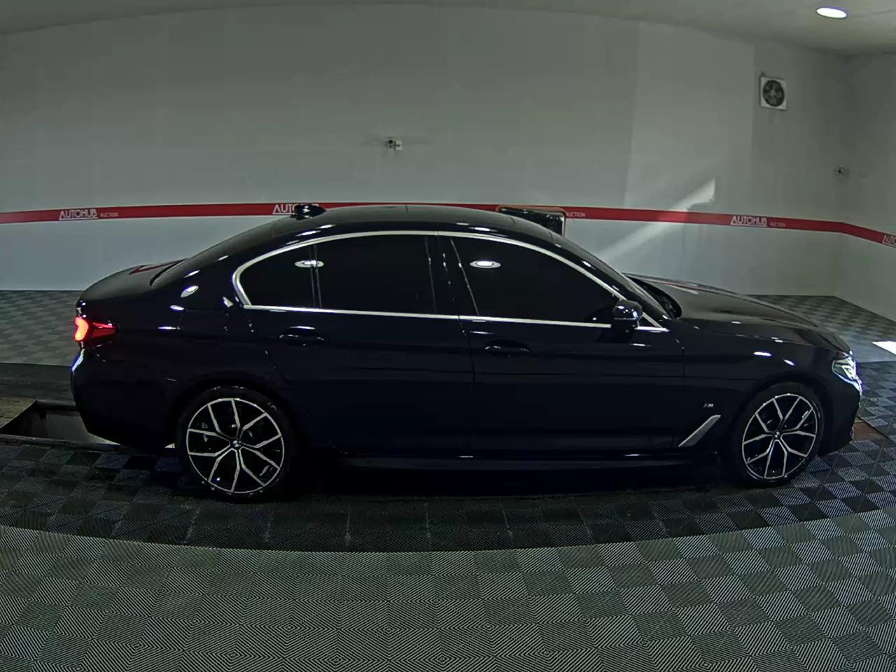 بي إم دبليو 5 Series (7Th Gen) 530I M Sport Pack 2021 SPORT