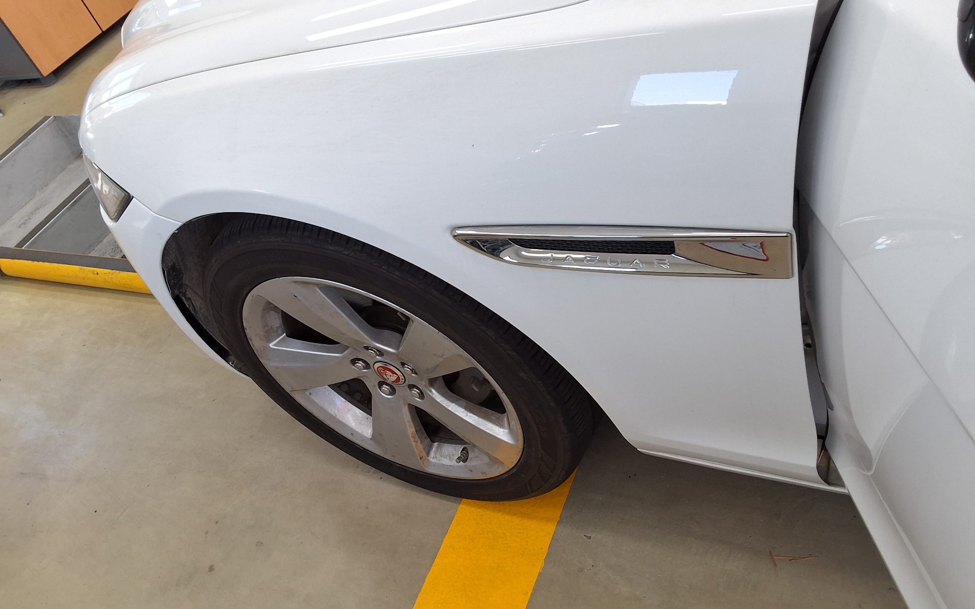 جاكوار Xf (2Nd Gen) 2.0 20D بريستيج 2018 PRESTIGE