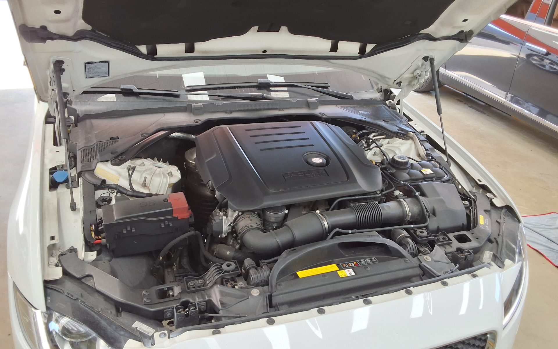 جاكوار Xf (2Nd Gen) 2.0 20D بريستيج 2018 PRESTIGE