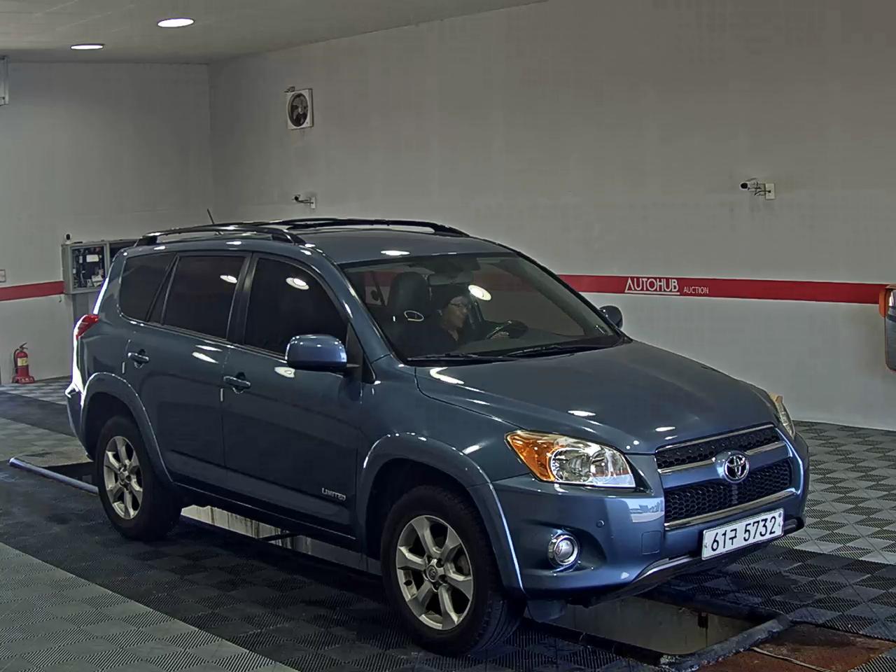 تويوتا راف 4 (3Rd Gen) 2.5 دفع ثنائي 2010