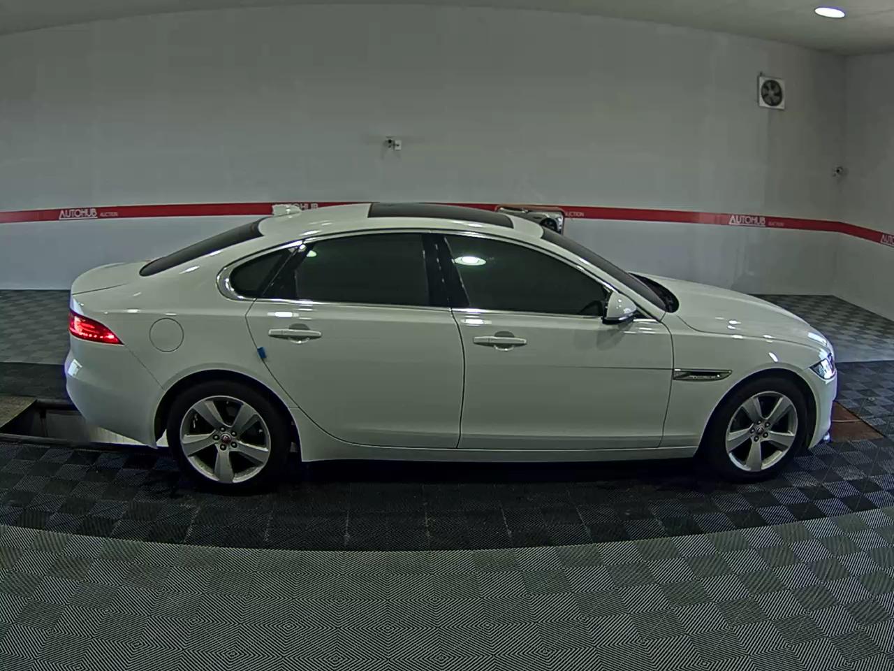 جاكوار Xf (2Nd Gen) 2.0 20D بريستيج 2018 PRESTIGE