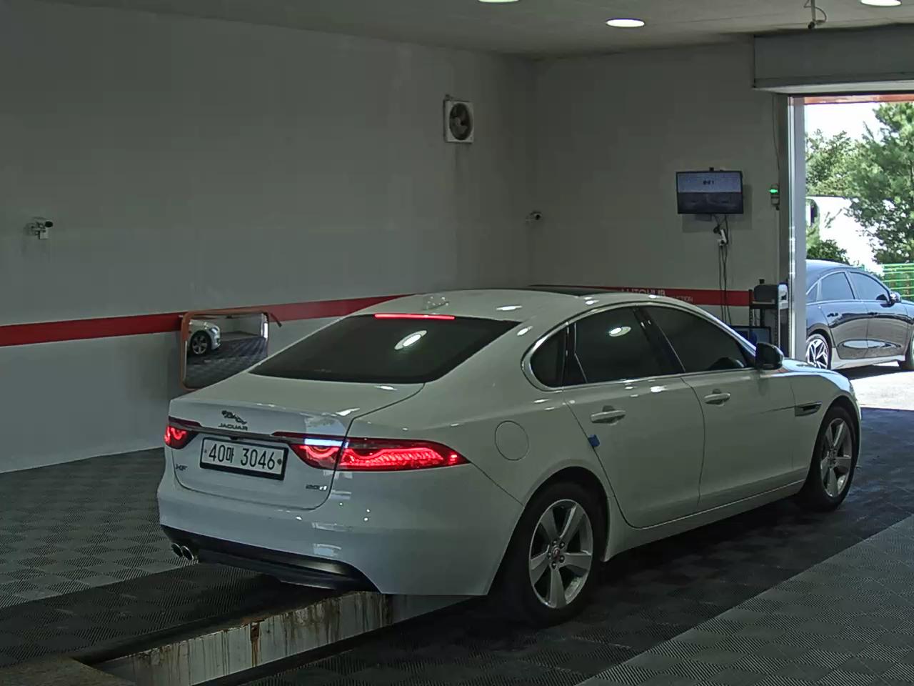 جاكوار Xf (2Nd Gen) 2.0 20D بريستيج 2018 PRESTIGE