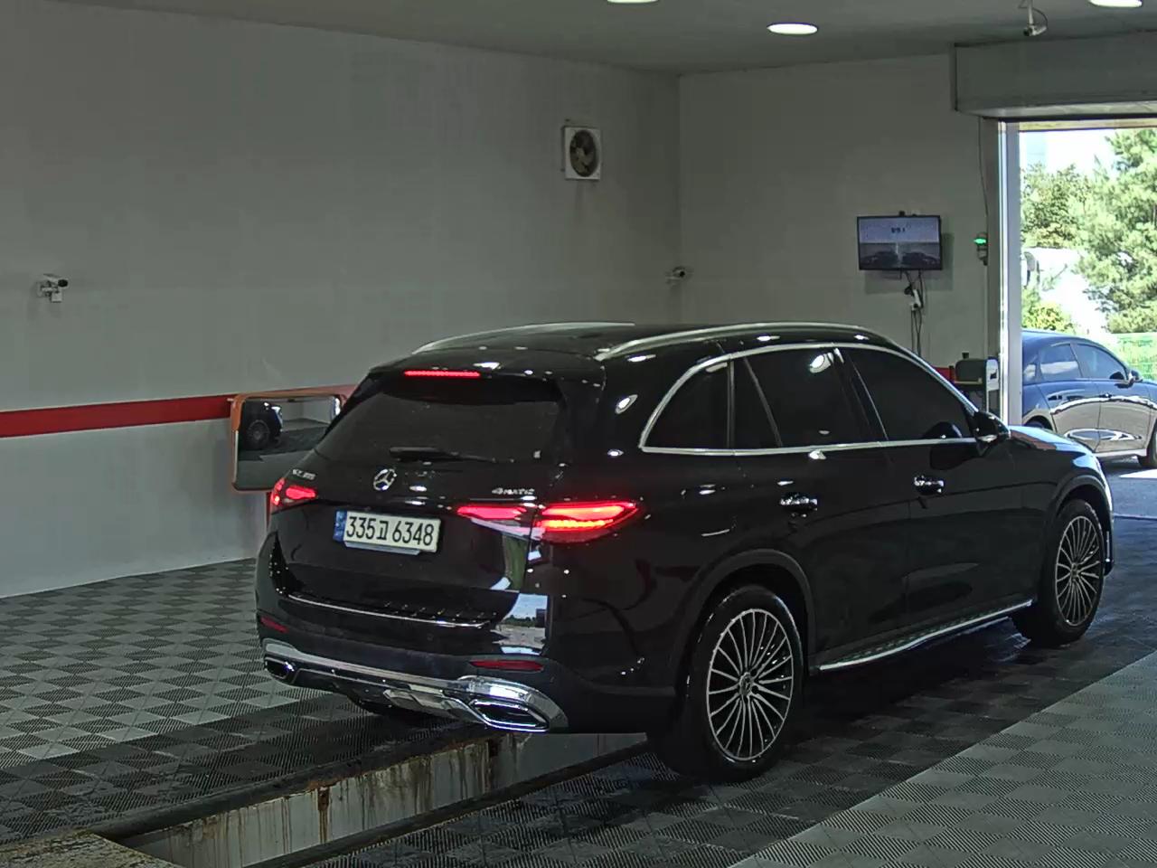 مرسيدس بنز جي إل سي Class (2Nd Gen) جي إل سي 300 فورماتيك 2024 4MATIC