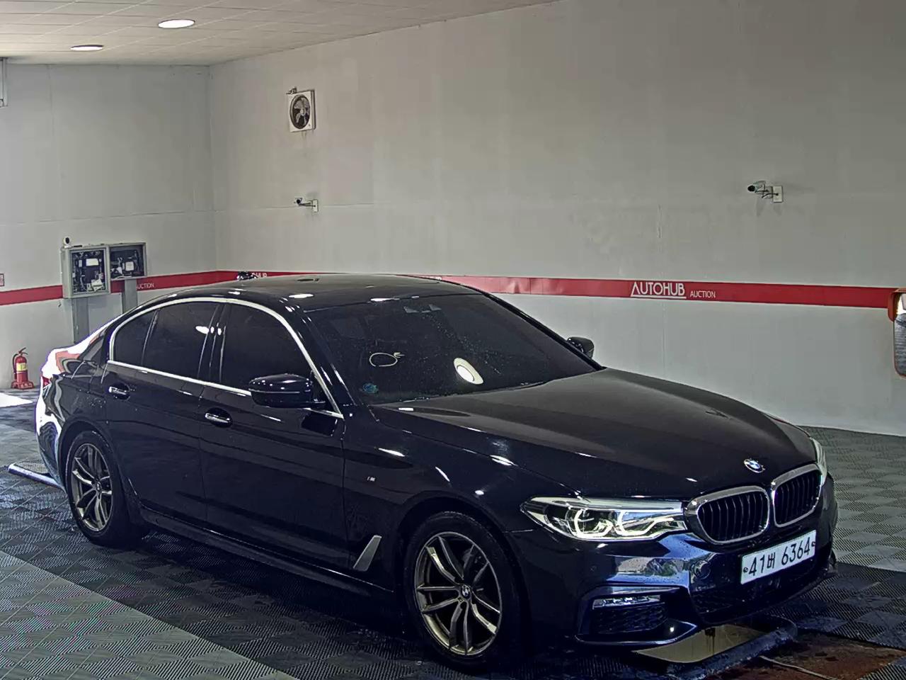 بي إم دبليو 5 Series (7Th Gen) 520D إكس درايف M Sport Pack 2018 SPORT