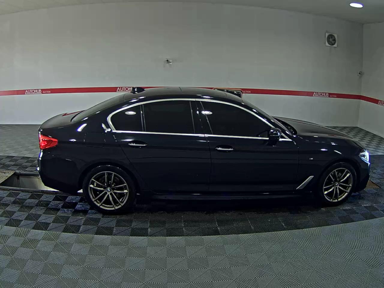 بي إم دبليو 5 Series (7Th Gen) 520D إكس درايف M Sport Pack 2018 SPORT