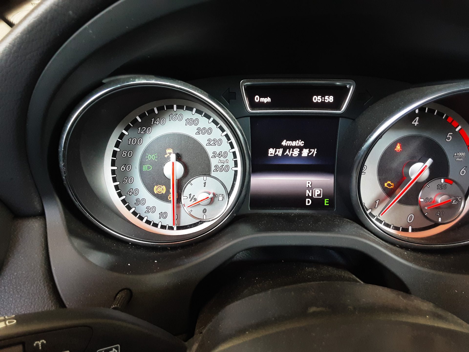 مرسيدس بنز جي إل إيه Class جي إل إيه 200 Cdi فورماتيك 2015 4MATIC