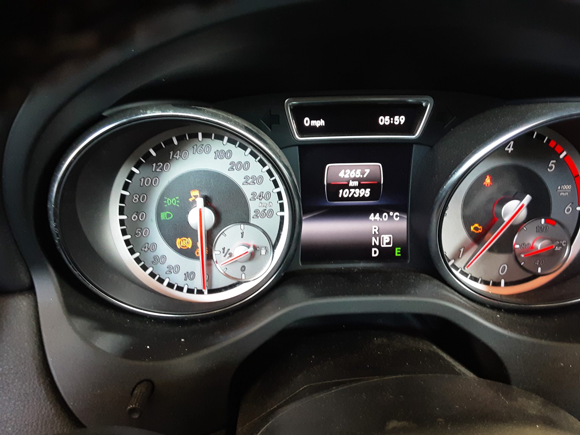 مرسيدس بنز جي إل إيه Class جي إل إيه 200 Cdi فورماتيك 2015 4MATIC