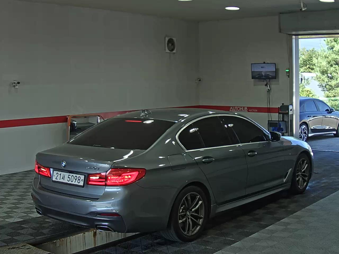 بي إم دبليو 5 Series (7Th Gen) 520D M Sport Pack بلس 2019 SPORT PLUS