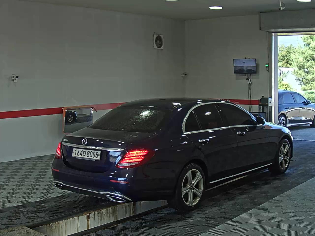 مرسيدس بنز E Class (5Th Gen) E220D Avantgarde 2018 E220d