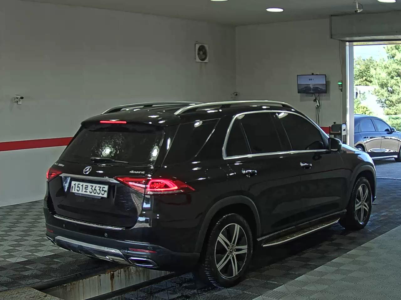مرسيدس بنز جي إل إي Class (4Th Gen) جي إل إي 300D فورماتيك 2019 4MATIC