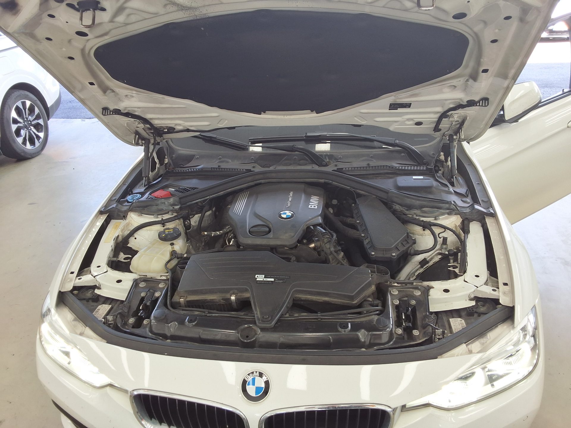 بي إم دبليو 3 Series (6Th Gen) 320D إكس درايف 2018 320d