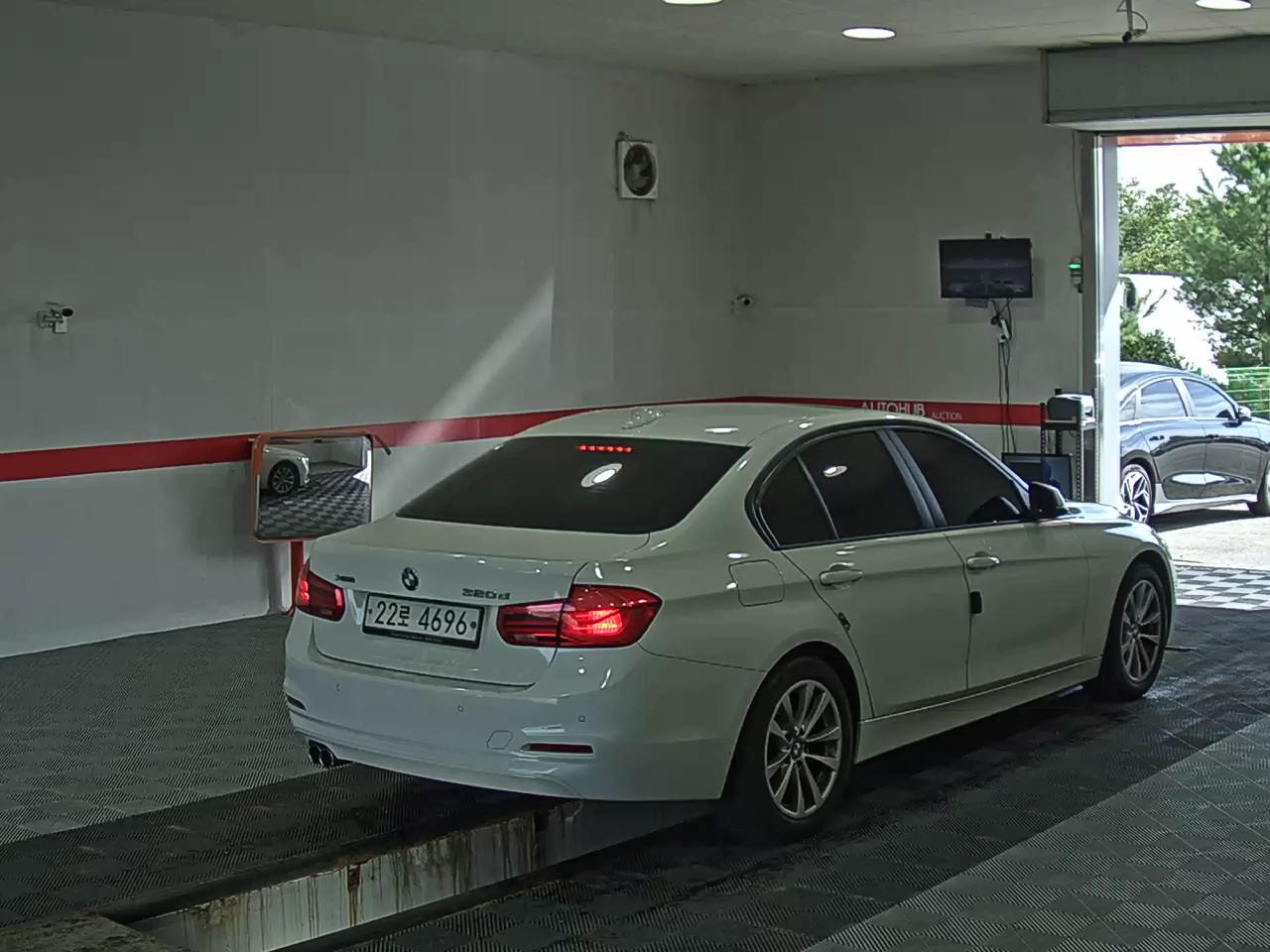 بي إم دبليو 3 Series (6Th Gen) 320D إكس درايف 2018 320d