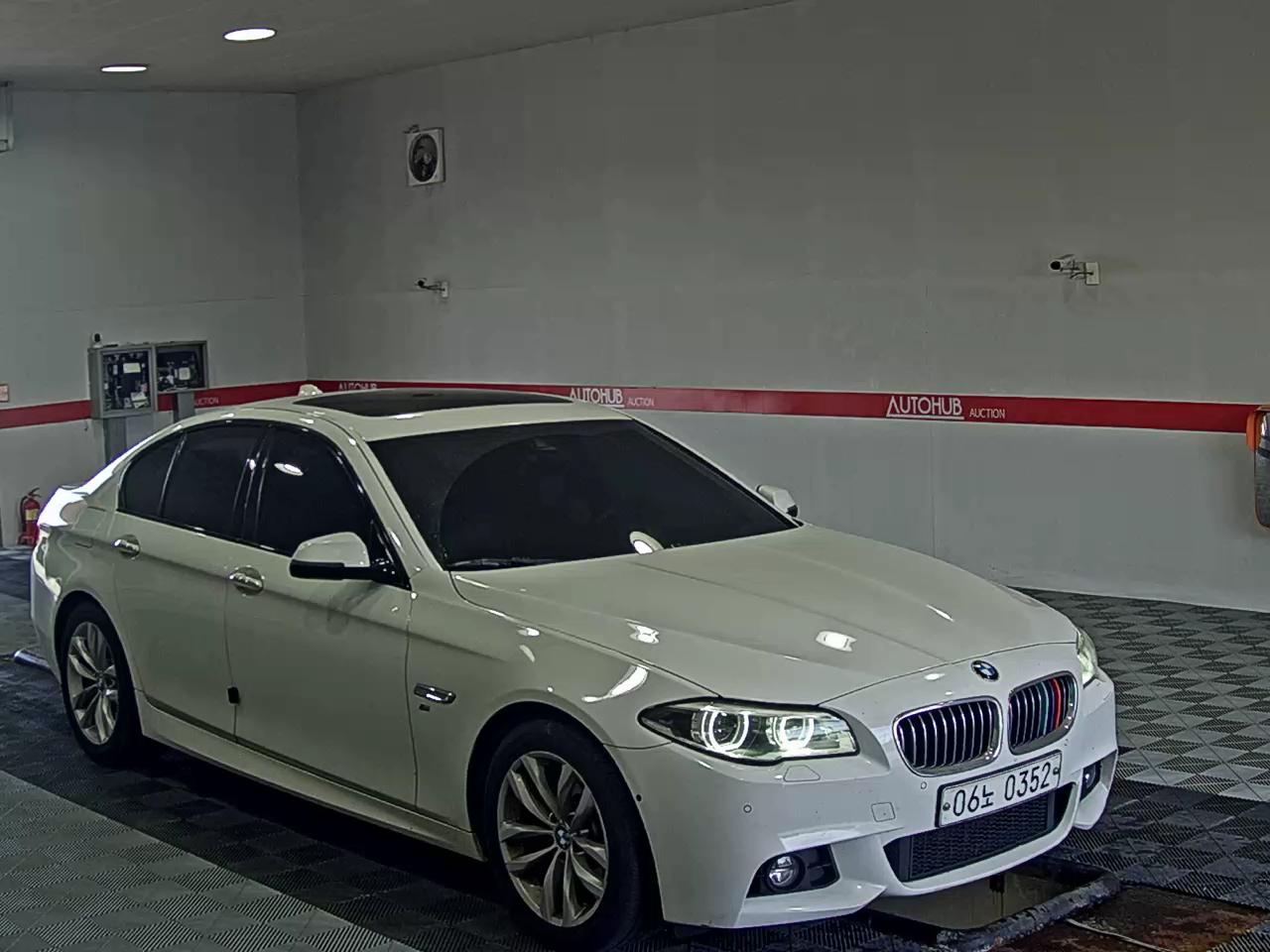 بي إم دبليو 5 Series (6Th Gen) 520D M Aerodynamic 2016 520d