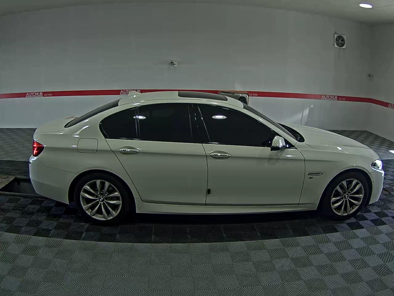 بي إم دبليو 5 Series (6Th Gen) 520D M Aerodynamic 2016 520d