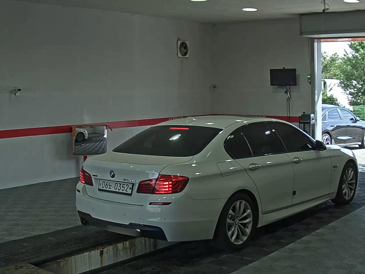 بي إم دبليو 5 Series (6Th Gen) 520D M Aerodynamic 2016 520d