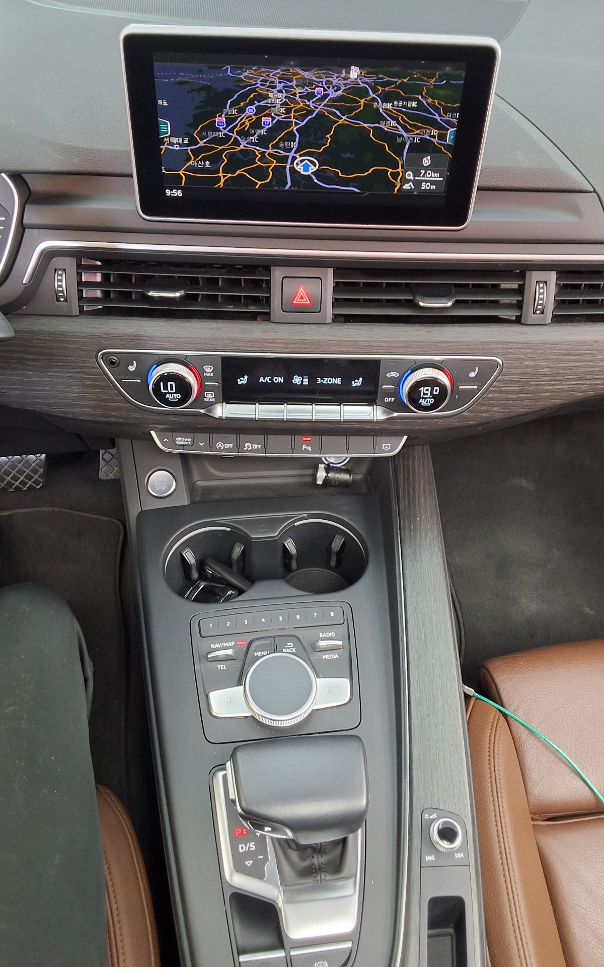 أودي إيه 4 (5Th Gen) 40 Tfsi بريميوم 2019 40 بريميوم