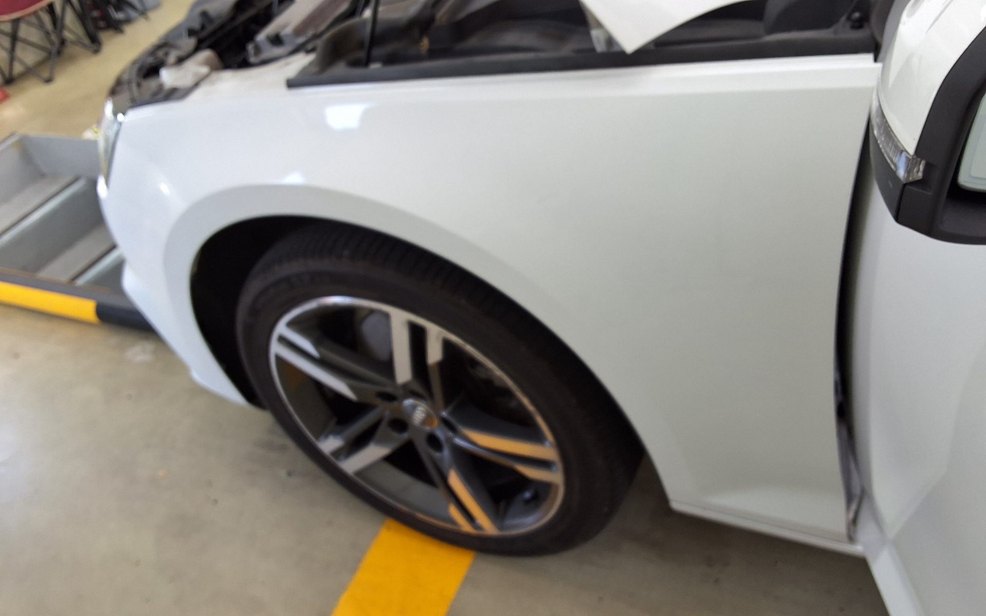 أودي إيه 4 (5Th Gen) 40 Tfsi بريميوم 2019 40 بريميوم