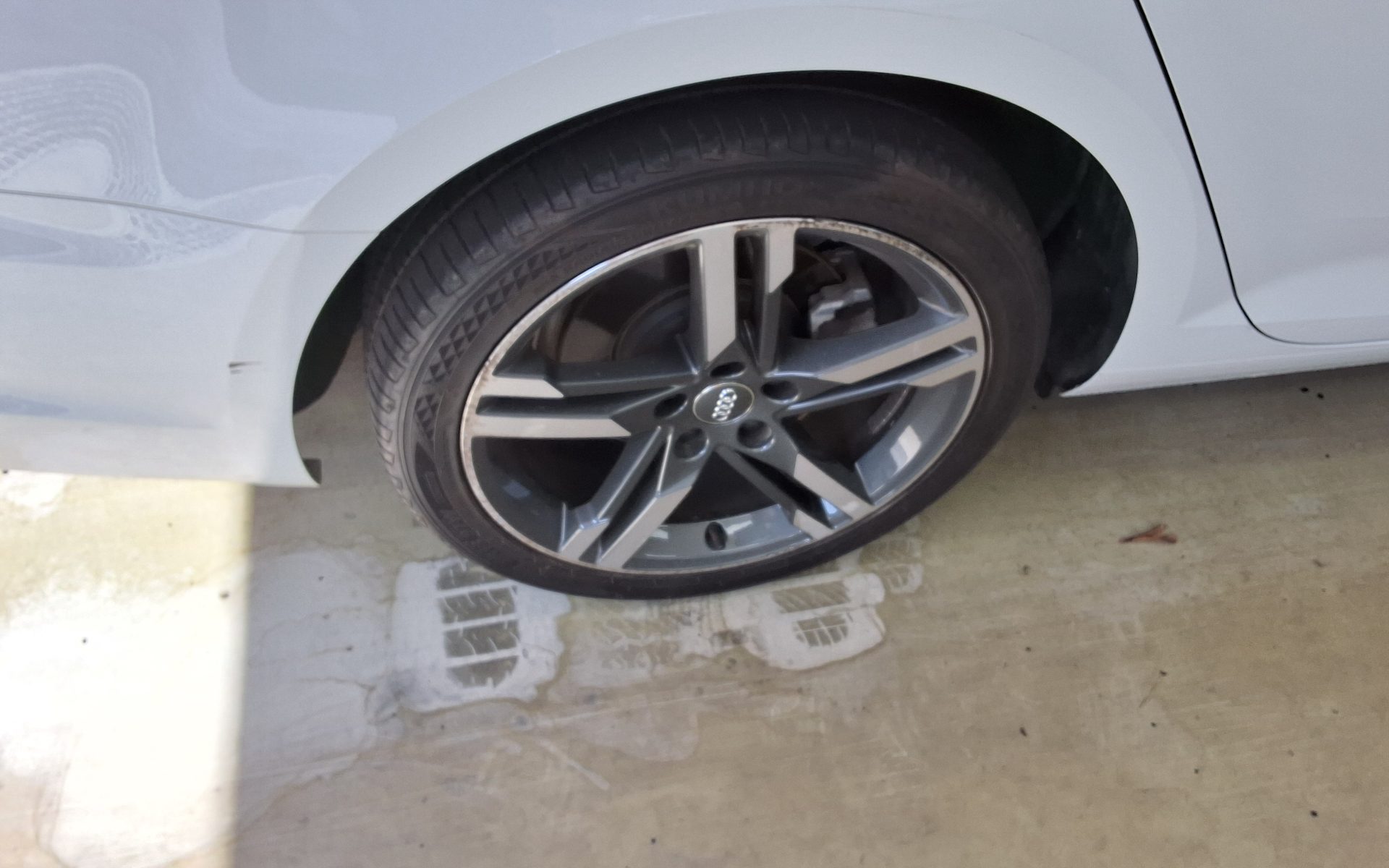 أودي إيه 4 (5Th Gen) 40 Tfsi بريميوم 2019 40 بريميوم