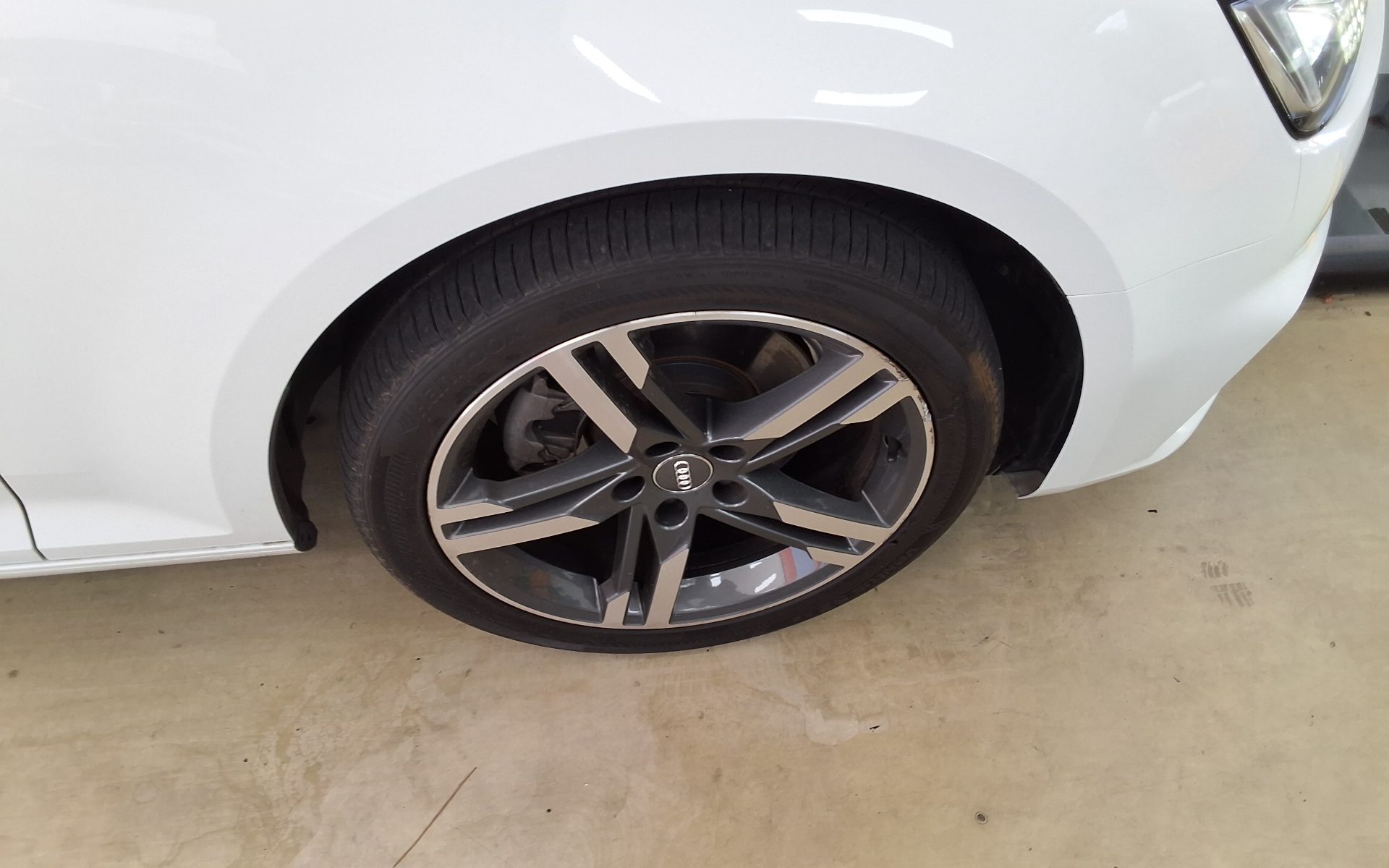 أودي إيه 4 (5Th Gen) 40 Tfsi بريميوم 2019 40 بريميوم