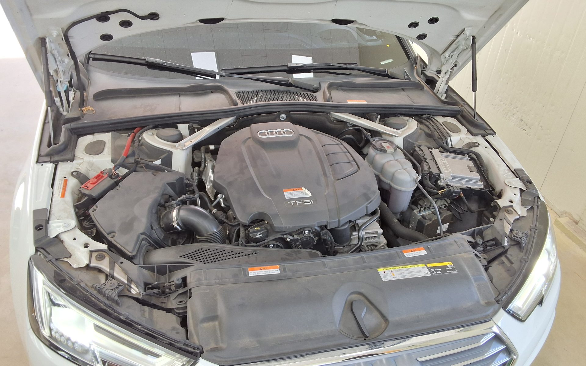 أودي إيه 4 (5Th Gen) 40 Tfsi بريميوم 2019 40 بريميوم