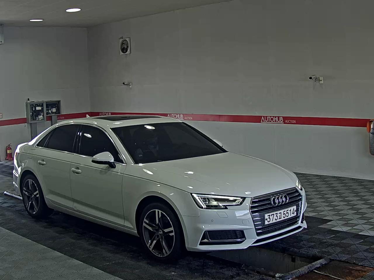 أودي إيه 4 (5Th Gen) 40 Tfsi بريميوم 2019 40 بريميوم