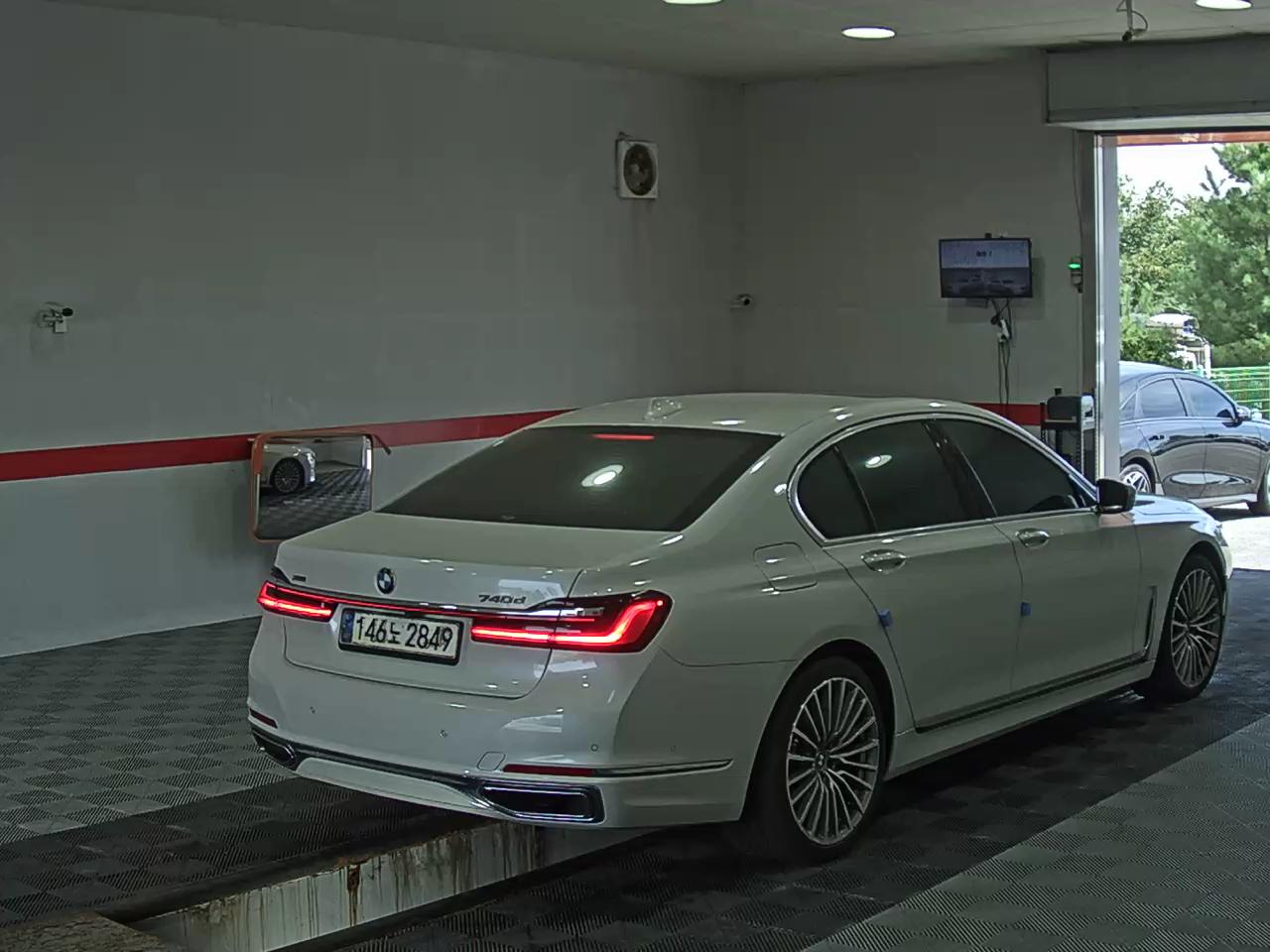 بي إم دبليو 7 Series (6Th Gen) 740D إكس درايف Design Pure Excellence 2021 740d