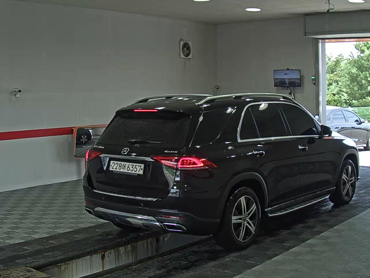 مرسيدس بنز جي إل إي Class (4Th Gen) جي إل إي 300D فورماتيك 2019 4MATIC