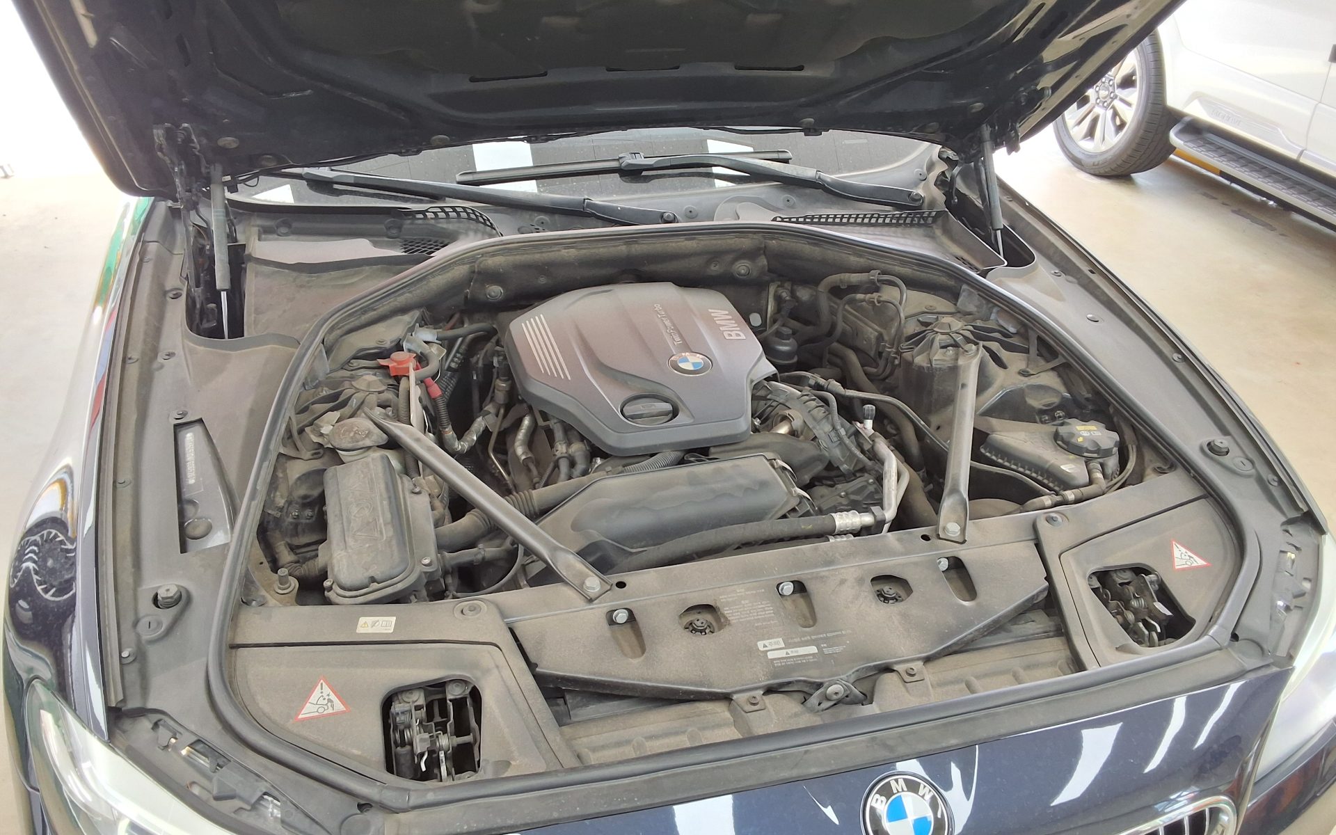 بي إم دبليو 5 Series (6Th Gen) 520D 2015 520d