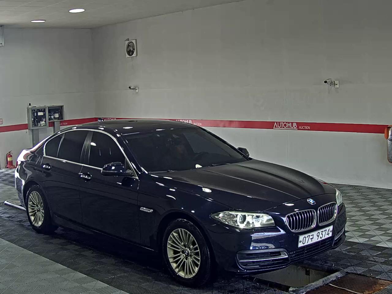 بي إم دبليو 5 Series (6Th Gen) 520D 2015 520d