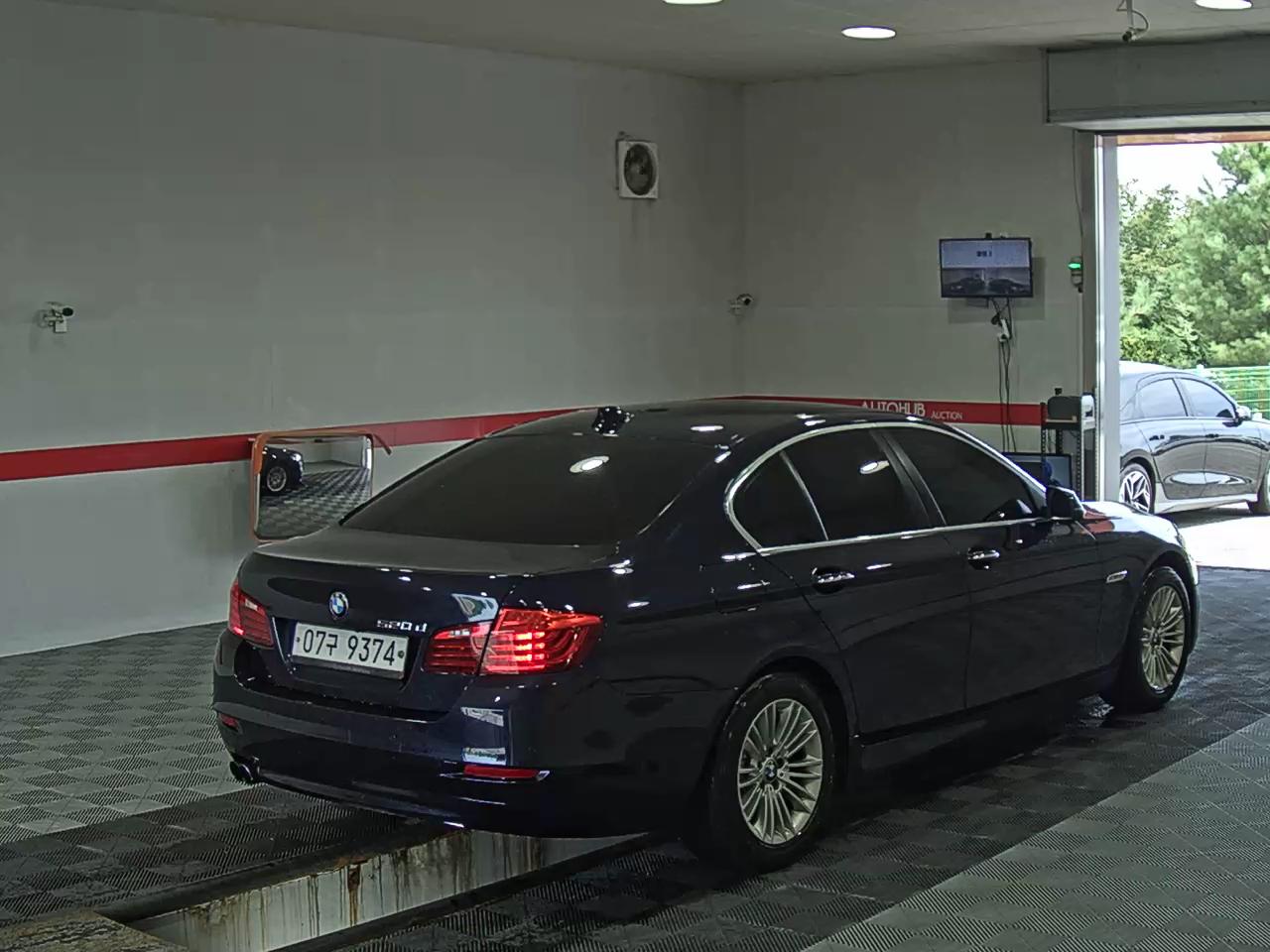 بي إم دبليو 5 Series (6Th Gen) 520D 2015 520d