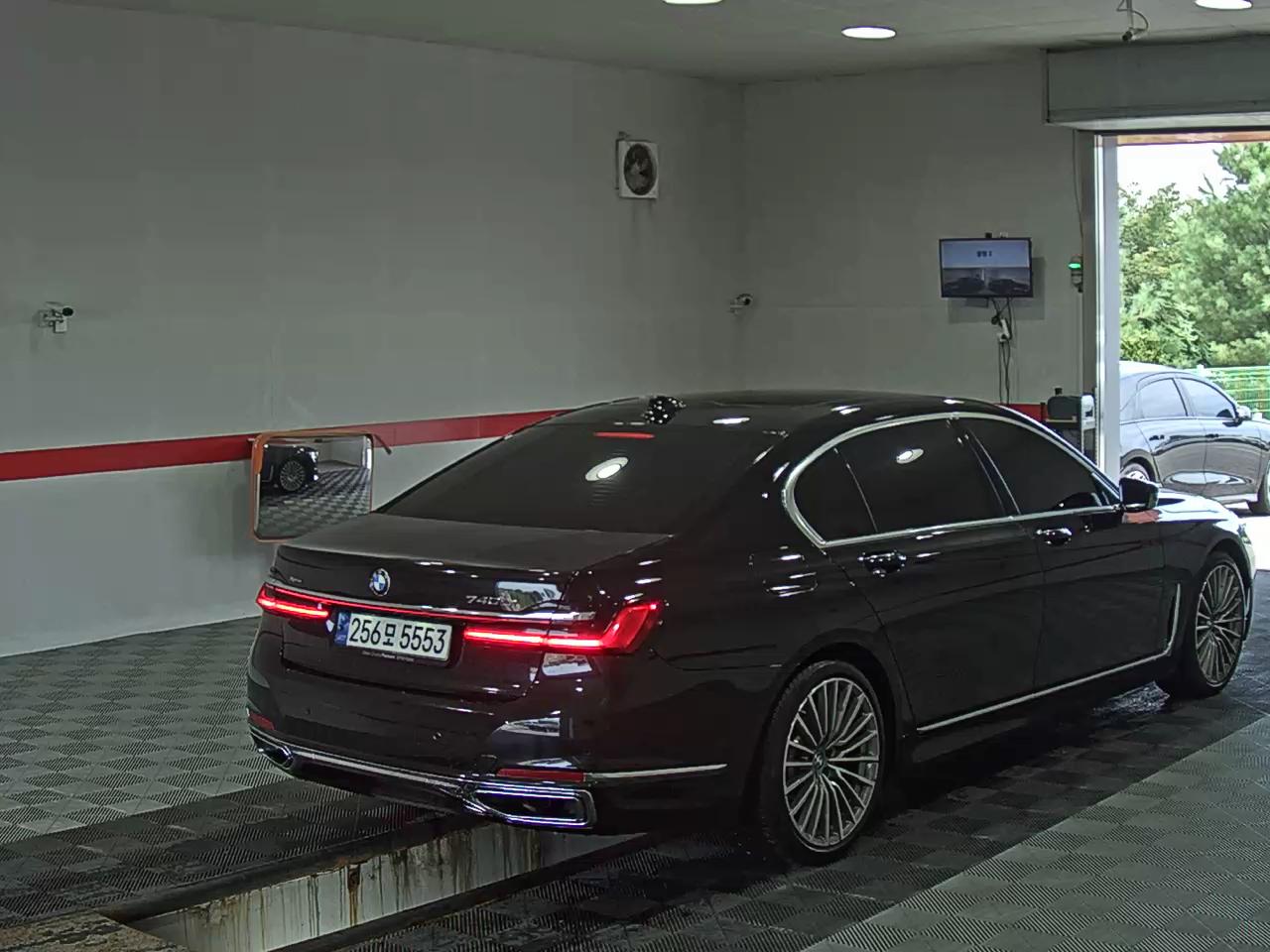 بي إم دبليو 7 Series (6Th Gen) 740Li إكس درايف Design Pure Excellence 2021 740Li