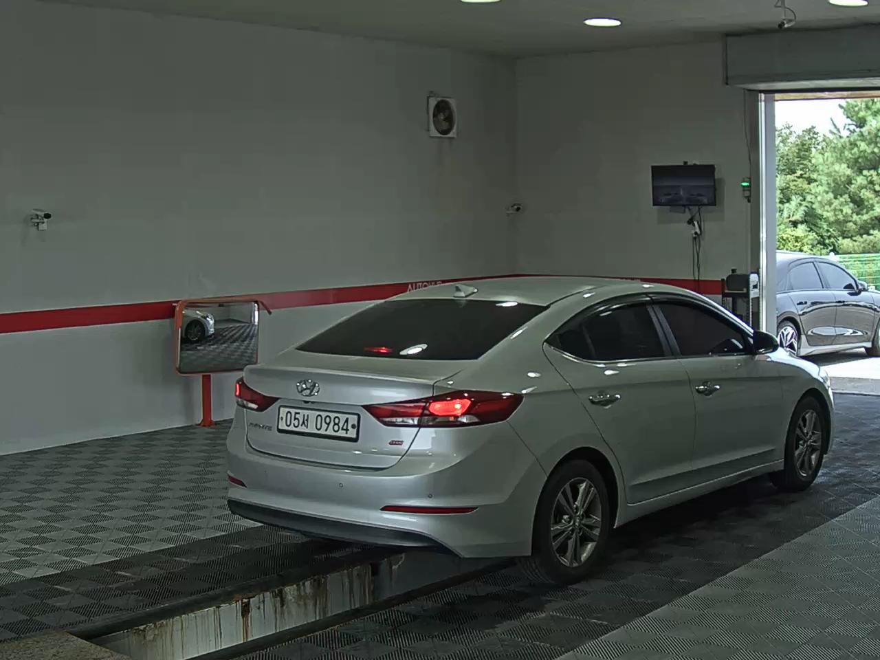 هيونداي أفانتي 2016 AD MODERN