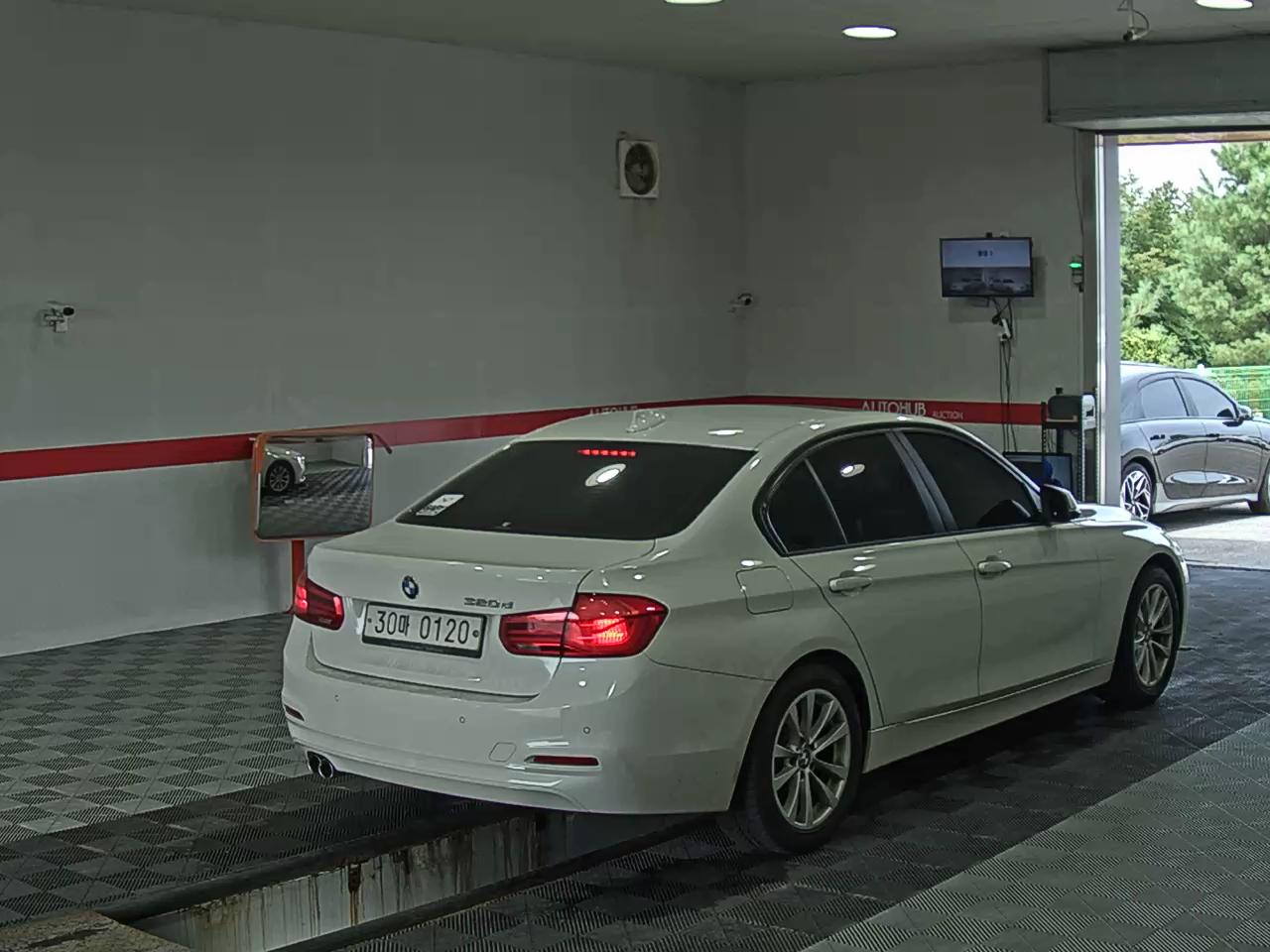 بي إم دبليو 3 Series (6Th Gen) 320D 2017 320d