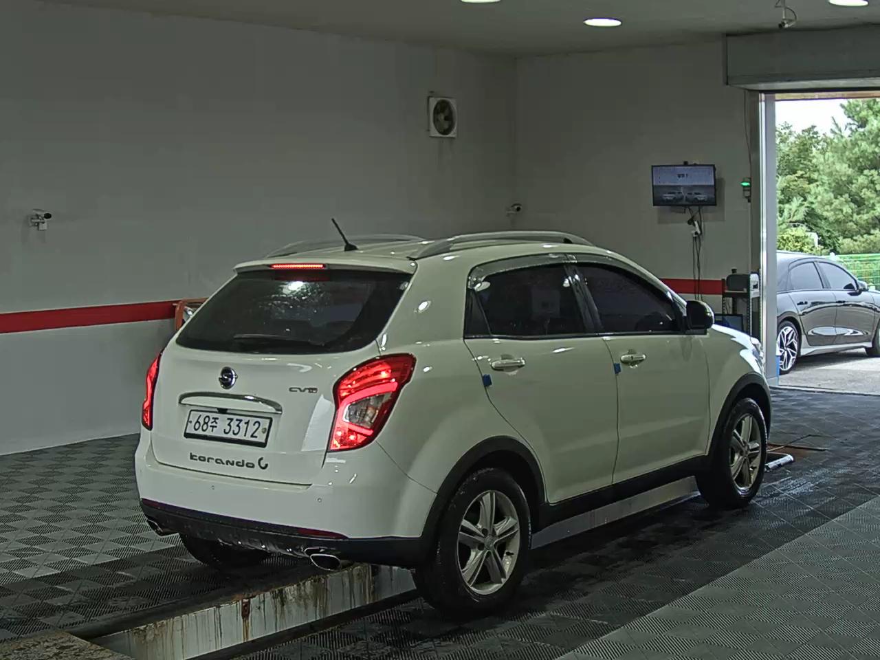 كي جي موبيليتي Mobility (سانج يونج) جديد كوراندو C 2.0 دفع ثنائي CVT بريميوم موديل 2014 بريميوم