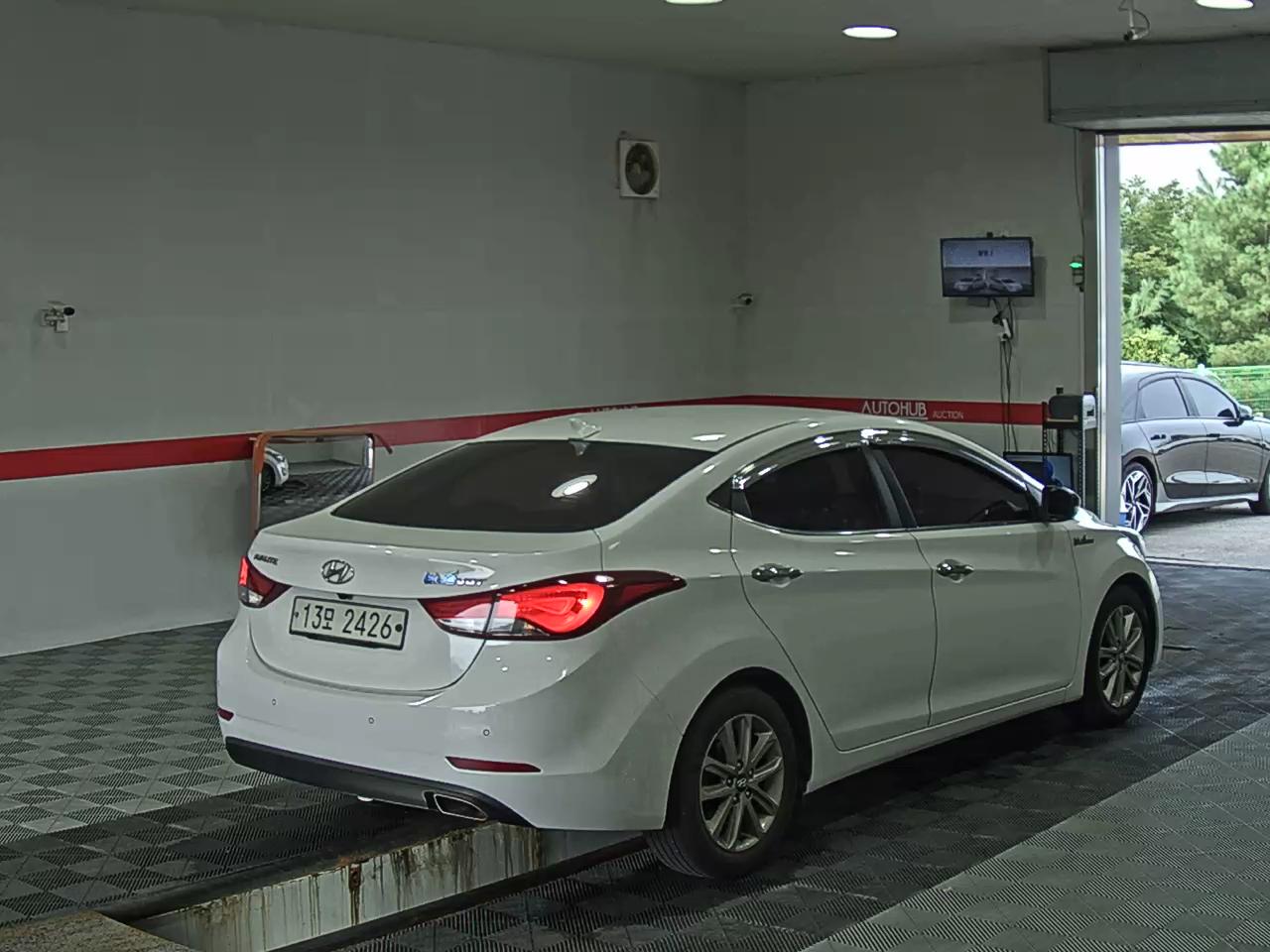 هيونداي أفانتي 2014 MODERN