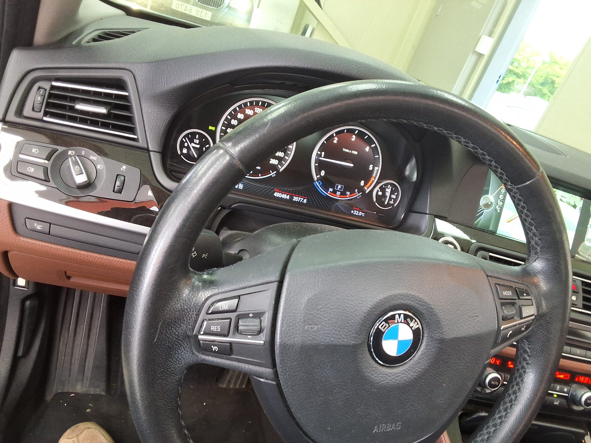 بي إم دبليو 5 Series (6Th Gen) 520D 2013 520d