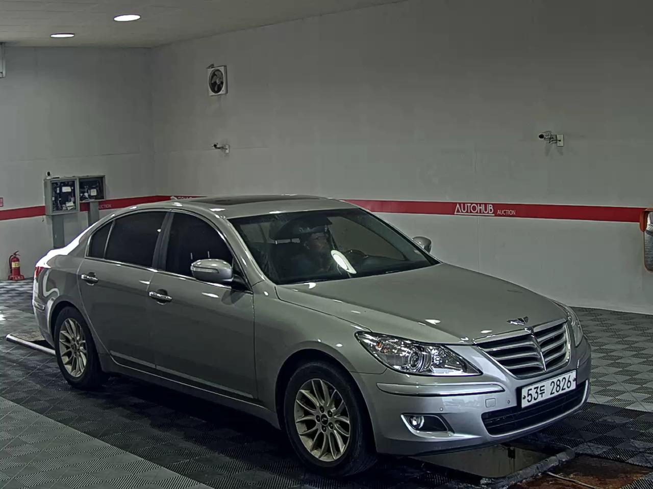 هيونداي جينيسيس Bh 330 لكجري 2010 فاخر