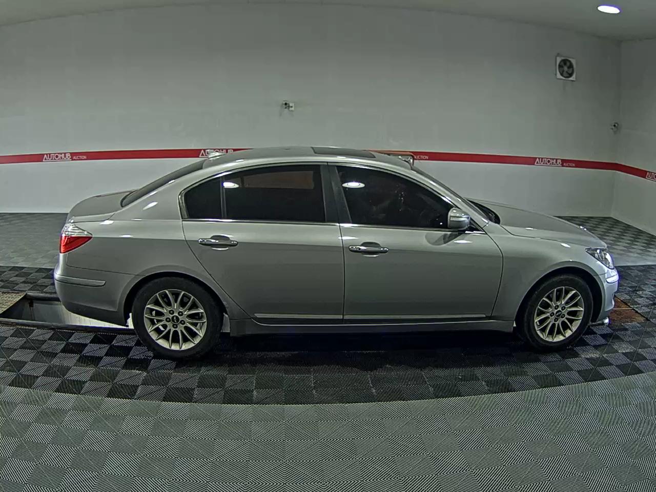 هيونداي جينيسيس Bh 330 لكجري 2010 فاخر