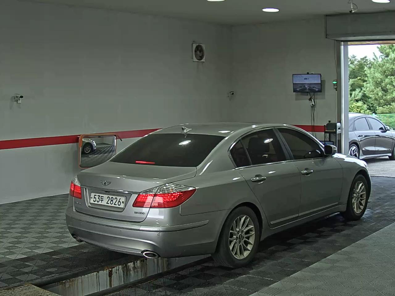 هيونداي جينيسيس Bh 330 لكجري 2010 فاخر